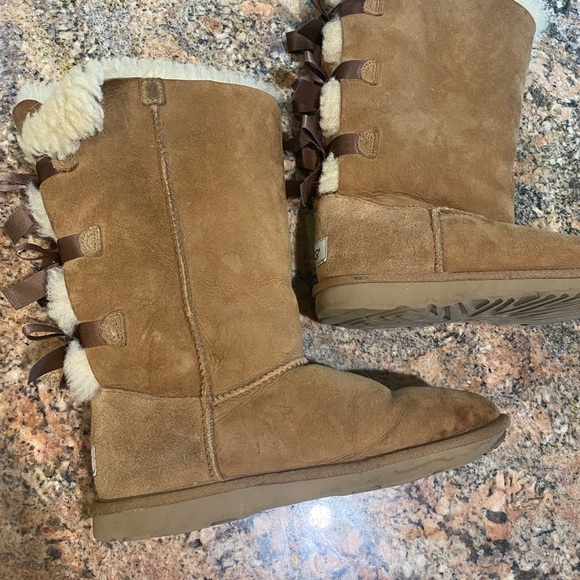Bow Uggs 🎀🧸 - Picture 2 of 4
